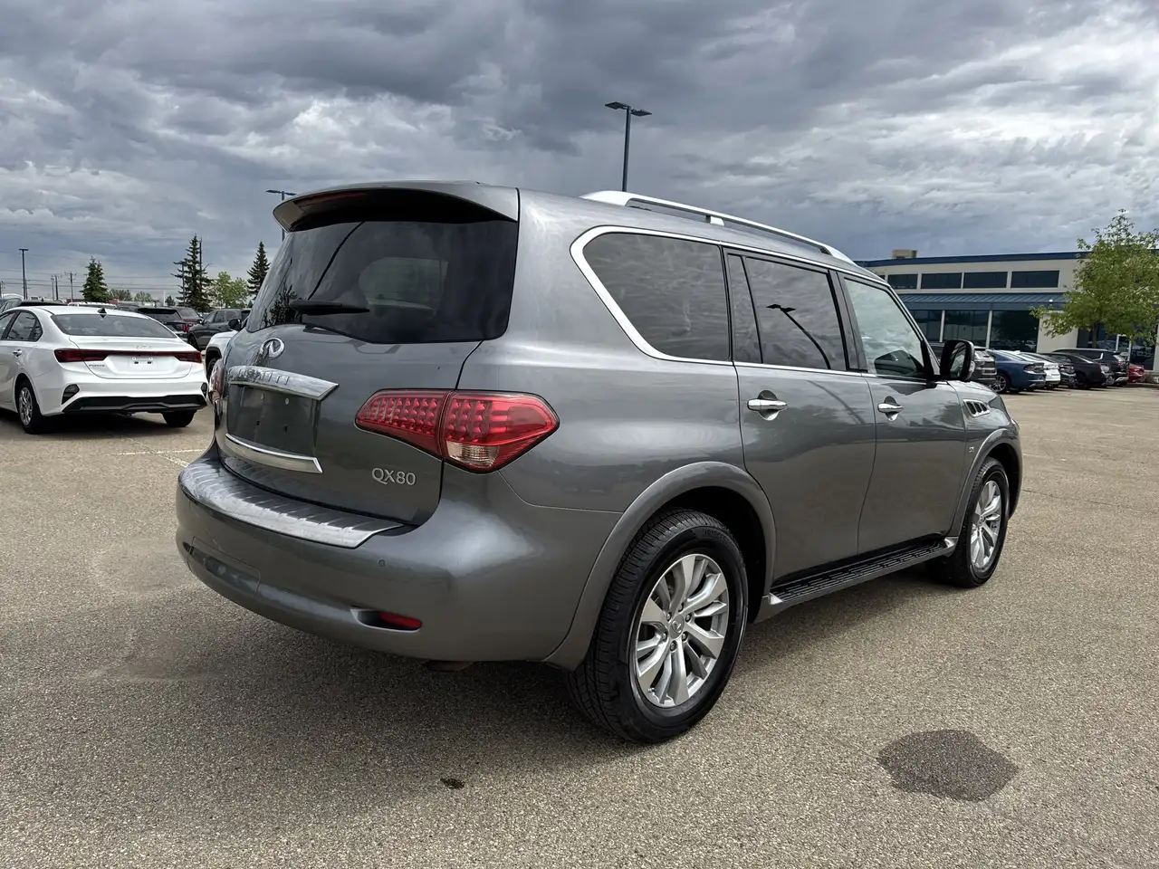 Infiniti QX80 снимка Infiniti QX80