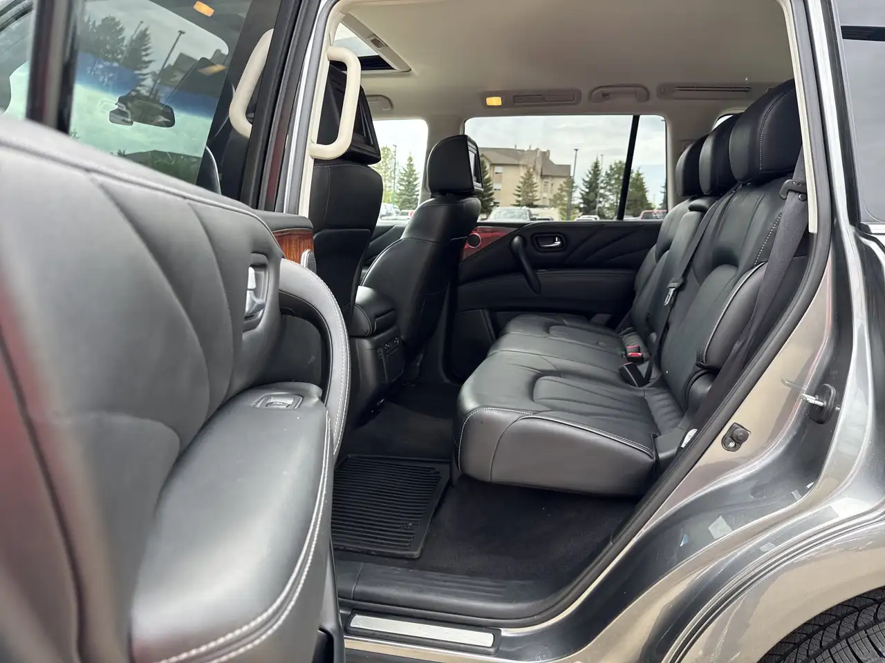 Infiniti QX80 снимка Infiniti QX80