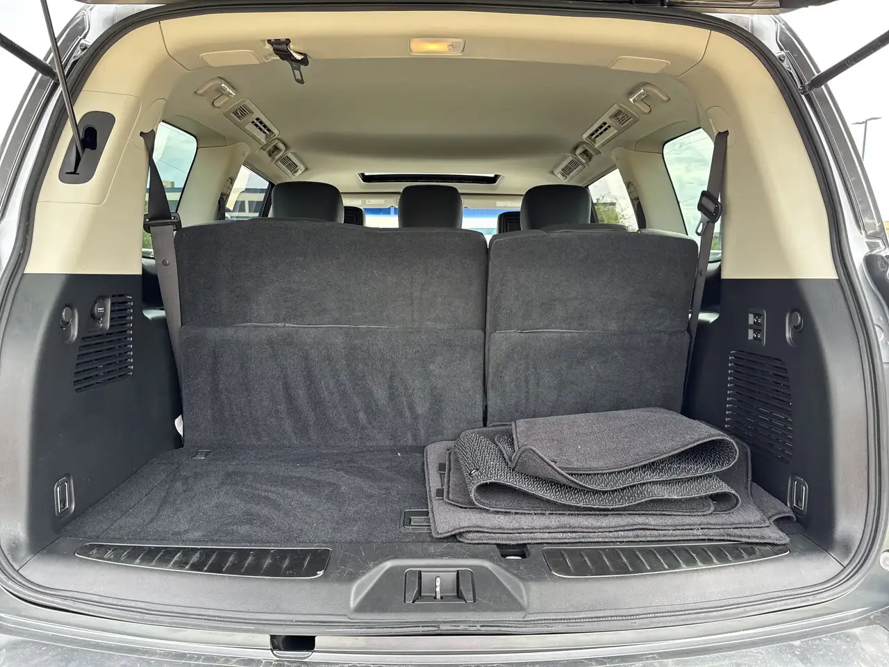 Infiniti QX80 снимка Infiniti QX80