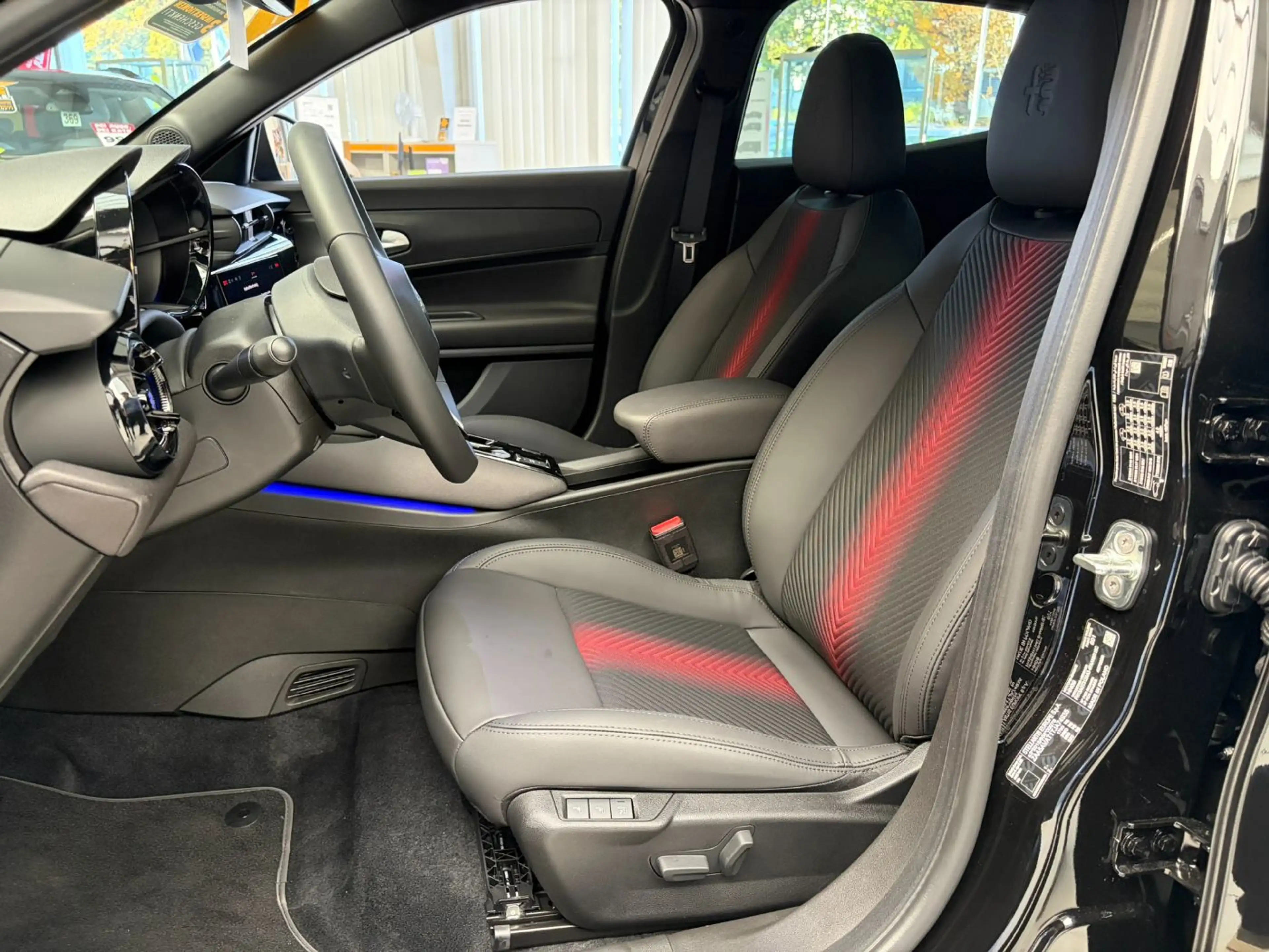 Alfa Romeo Junior Ibrida TI Navi, Matrix-LED-Scheinwerfer — photo 10