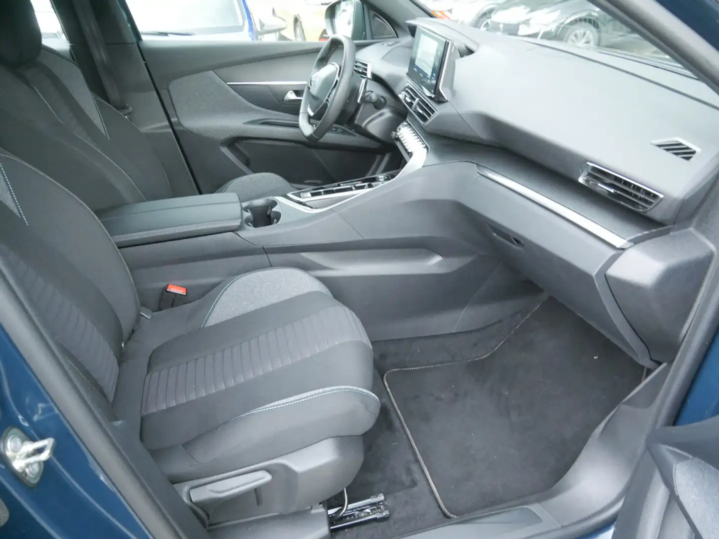 Peugeot 3008 Active Pack PureTech 130 EAT8 AHK LED Blau - 2