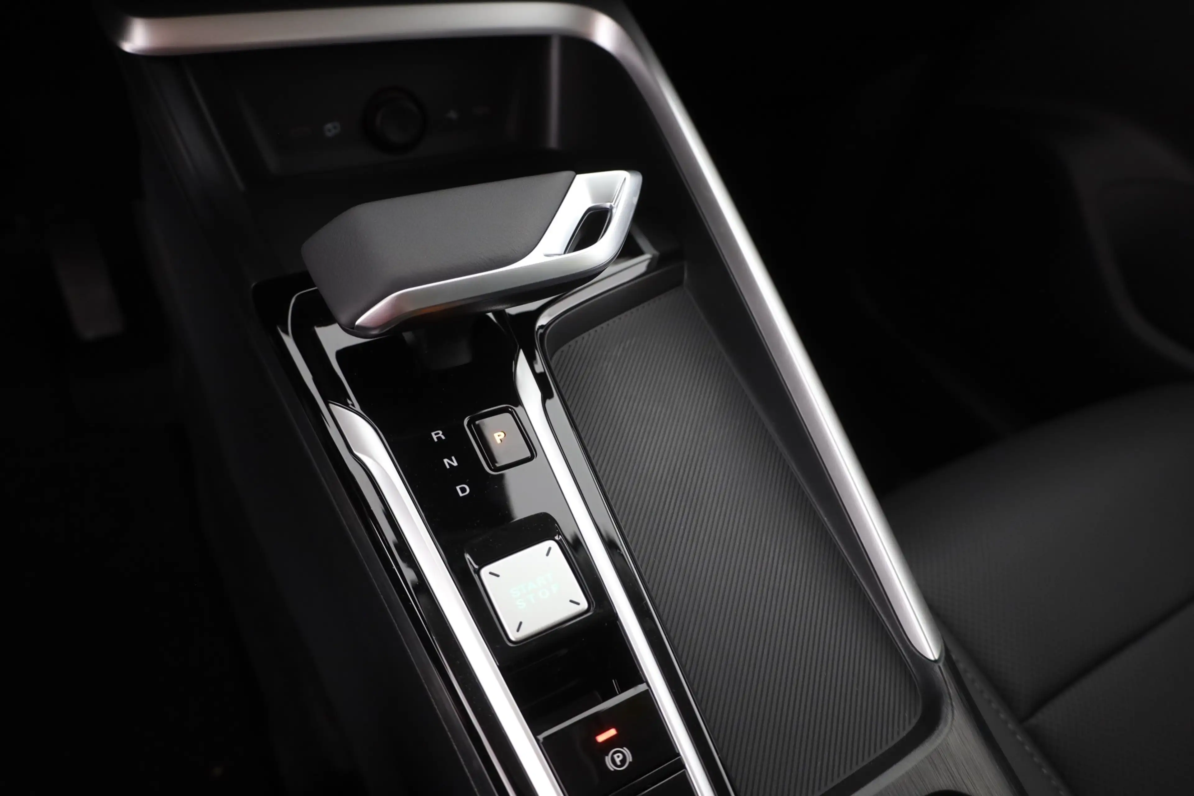 MG ZS 1.5 Hybrid Luxury Aut. LED ACC Navi 360° — photo 13