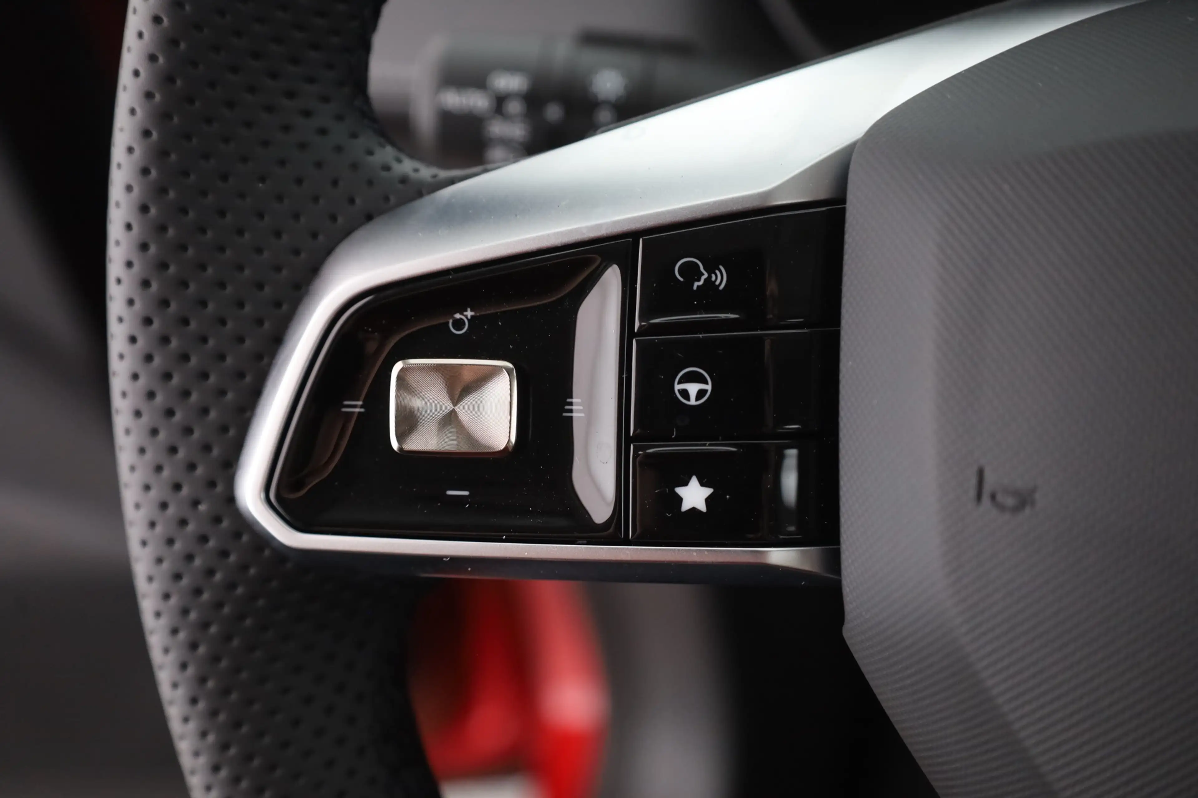 MG ZS 1.5 Hybrid Luxury Aut. LED ACC Navi 360° — photo 15