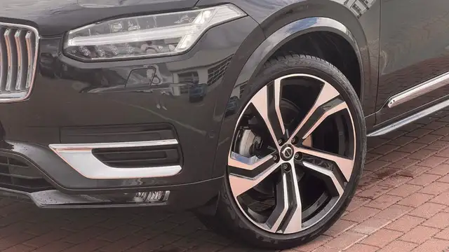 Volvo XC90 view 2