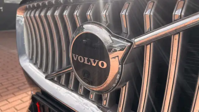 Volvo XC90 view 11