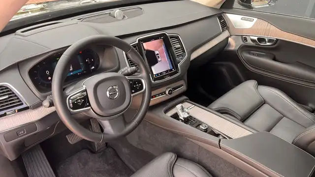 Volvo XC90 view 15