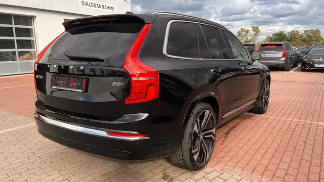Volvo XC90 view 6