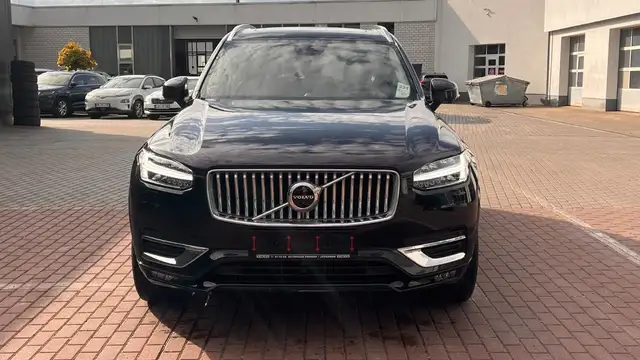Volvo XC90 view 9