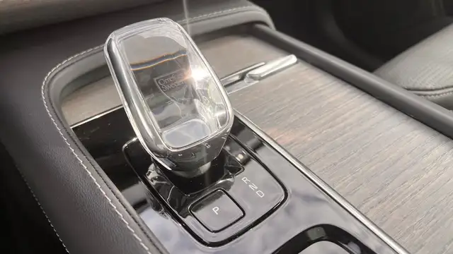 Volvo XC90 view 13