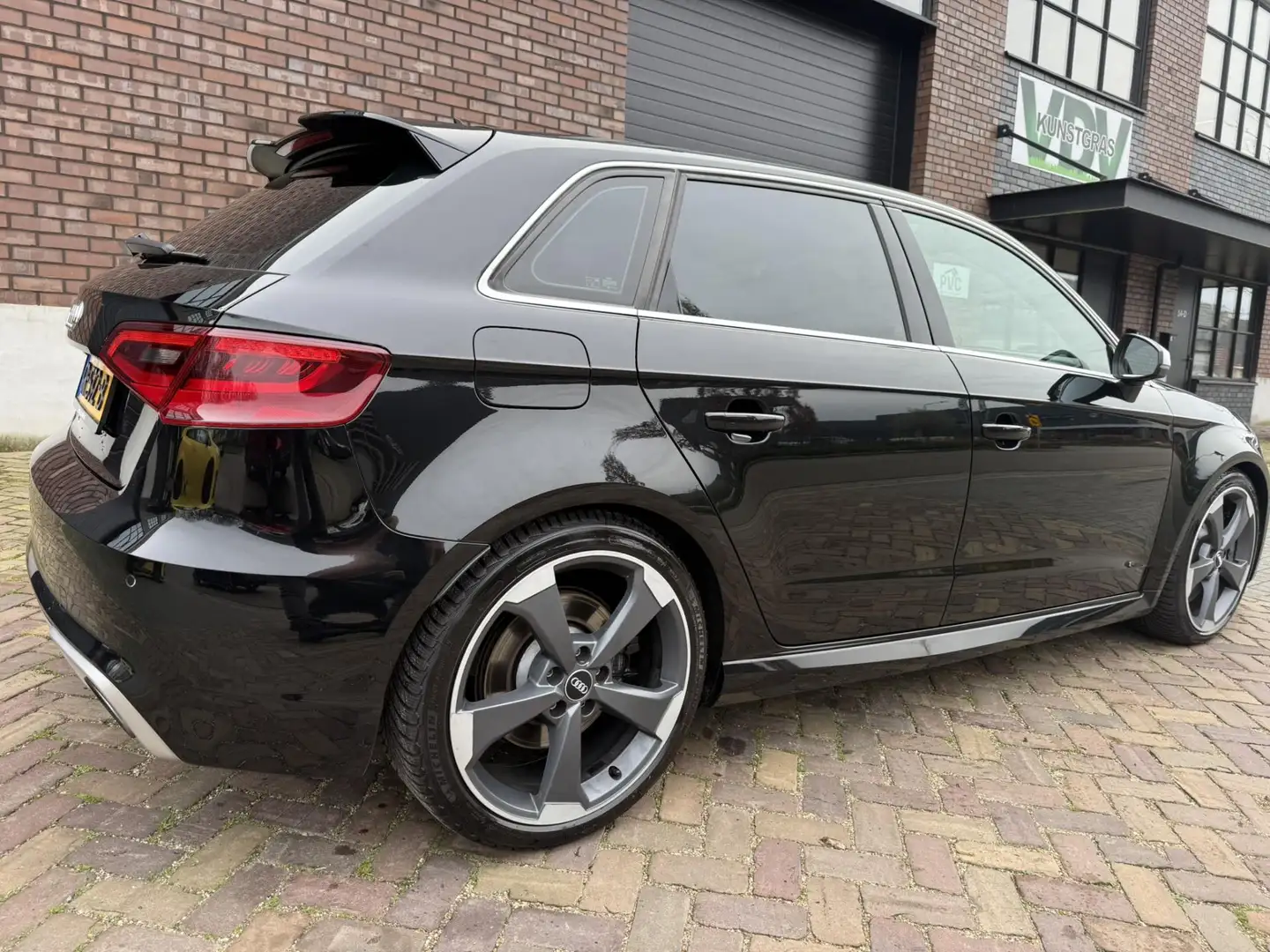 Audi RS3 A3 Sportback 2.5 TFSI Quattro Pro-L + / B&O / 367 Noir - 2