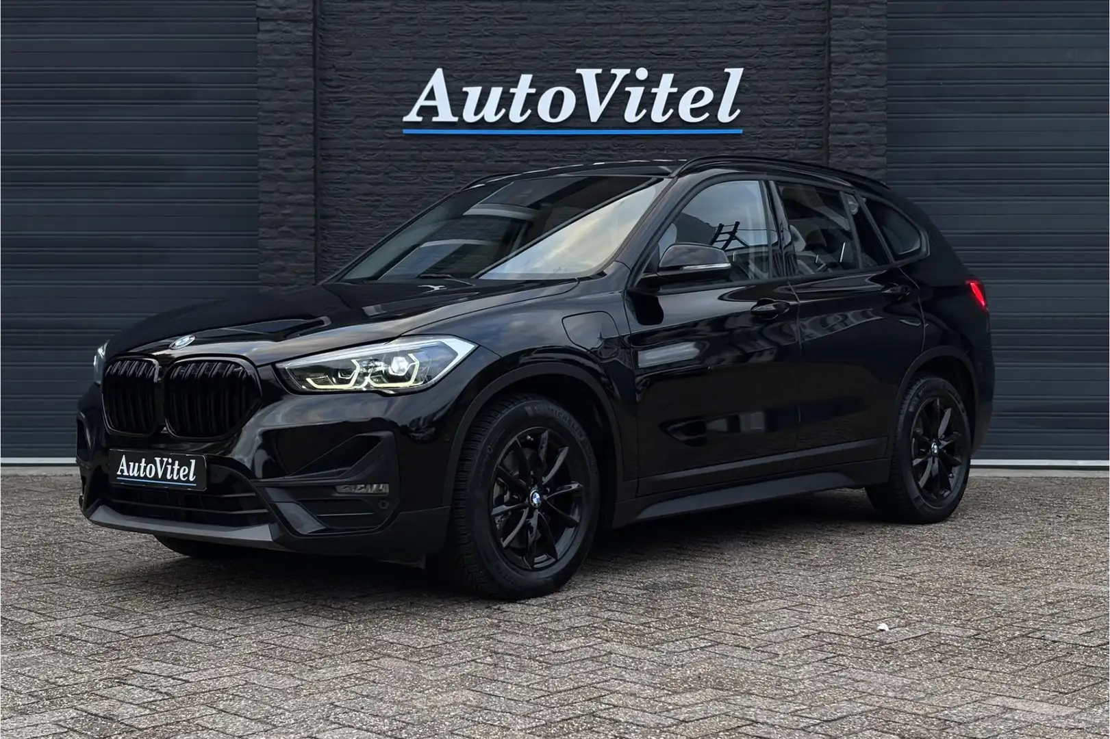 BMW X1 xDrive25e | Elektrische Klep | PDC V + A | LED | A Zwart - 1