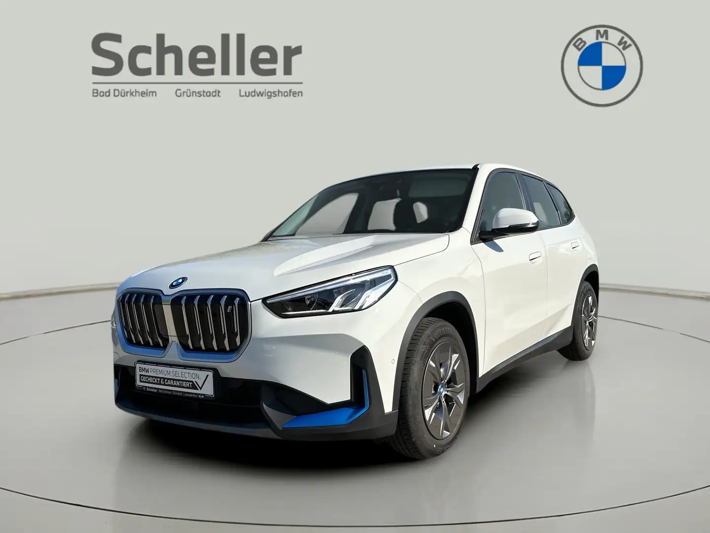 BMW iX1 xDrive30 DAB LED RFK Parkassistent Shz PDC Weiß - 1