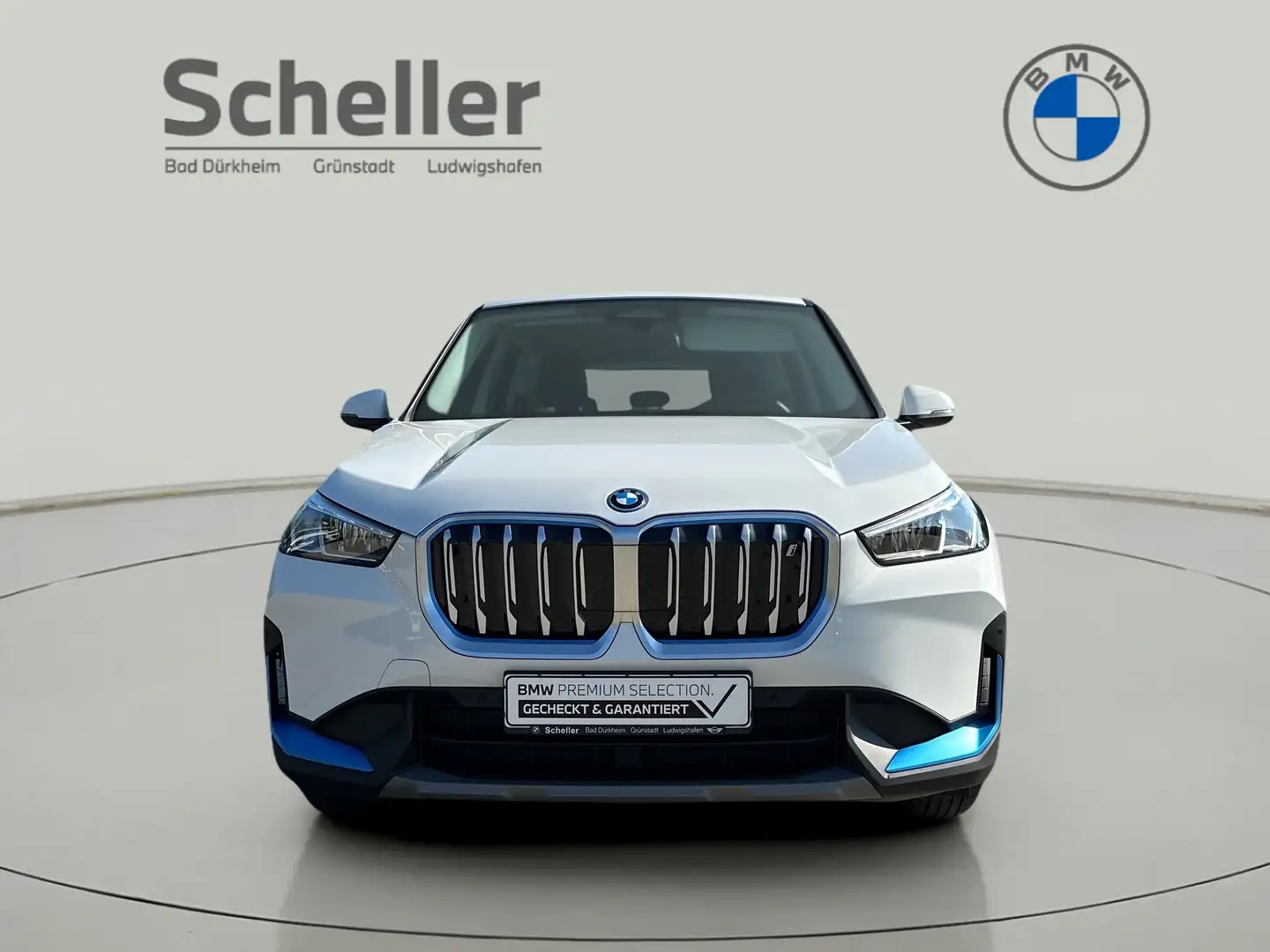 BMW iX1 xDrive30 DAB LED RFK Parkassistent Shz PDC Weiß - 2
