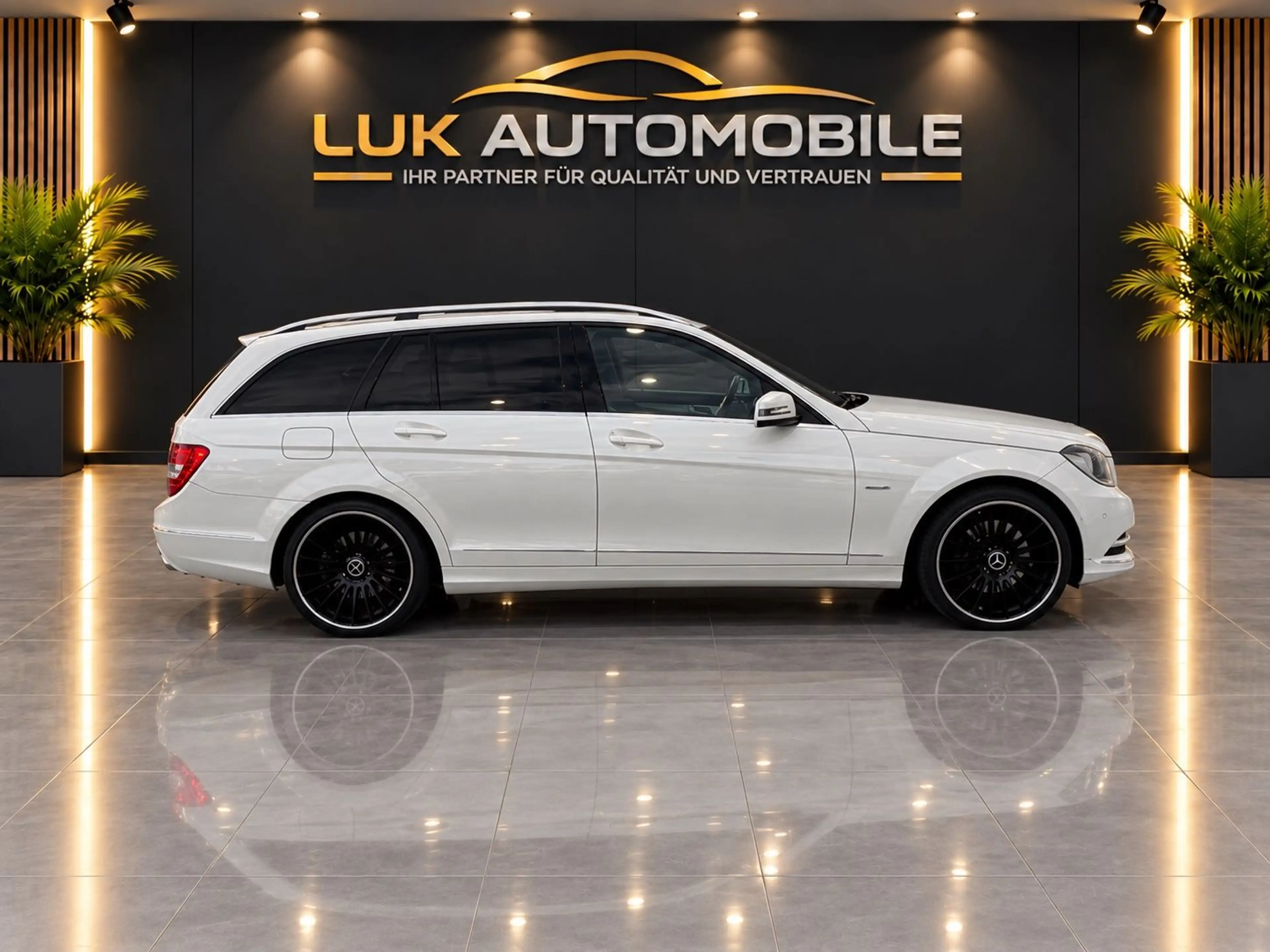 Mercedes-Benz C 350 C T-Modell C 350 CGI BlueEfficiency — photo 8