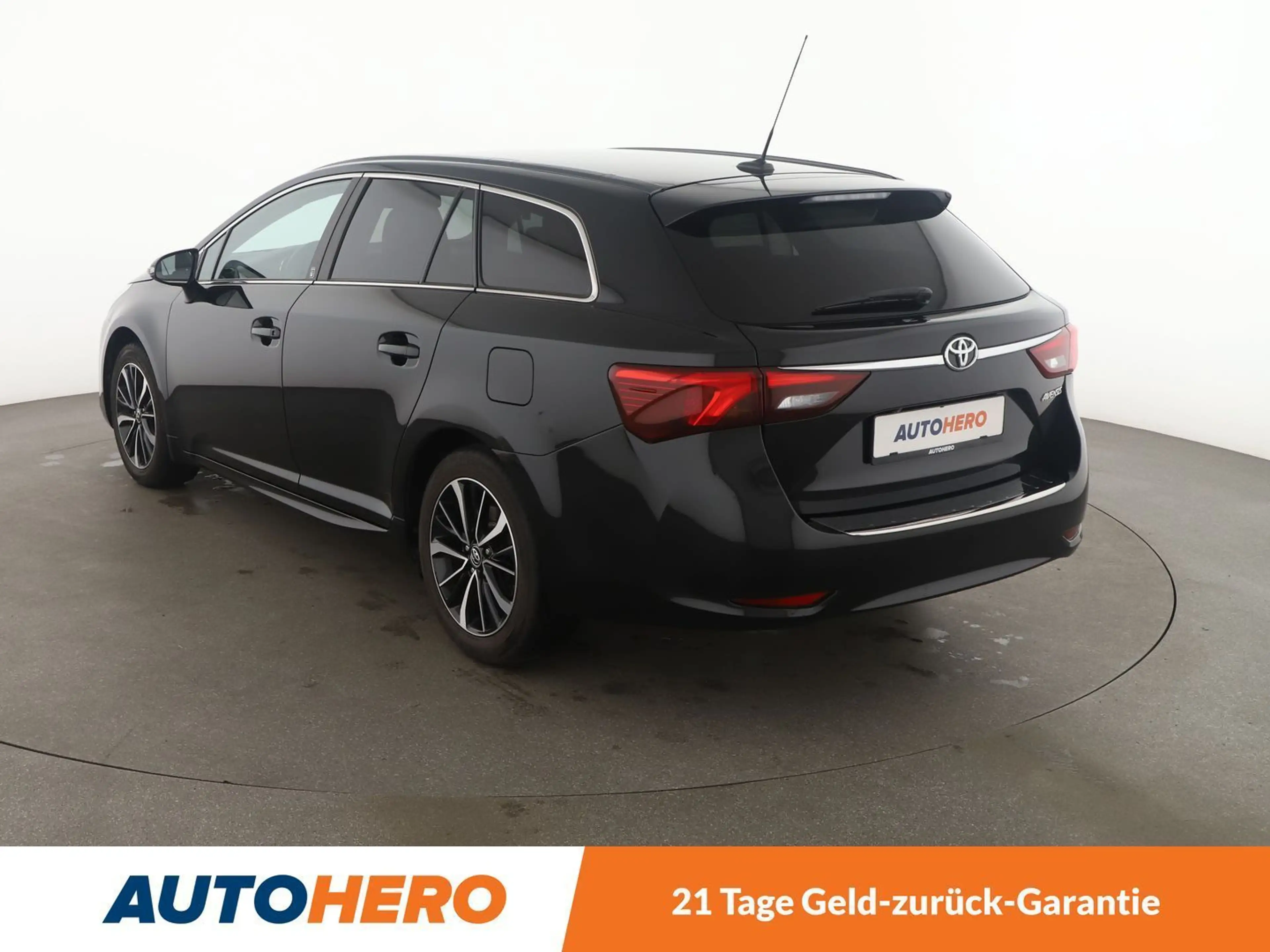 Toyota Avensis 1.8 Team D Aut*NAVI*LED*TEMPO*CAM*SHZ*KLIMA* — photo 4