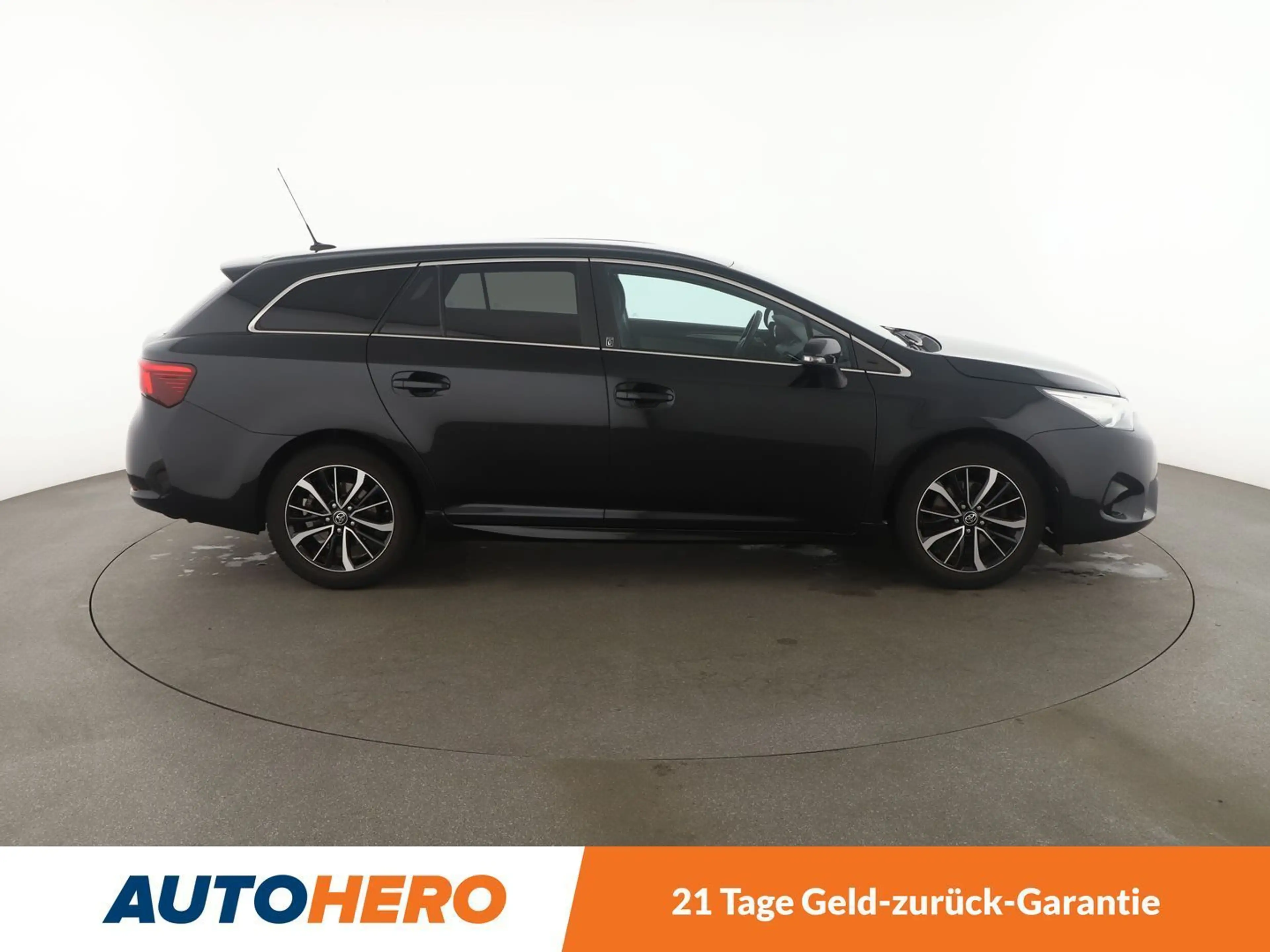 Toyota Avensis 1.8 Team D Aut*NAVI*LED*TEMPO*CAM*SHZ*KLIMA* — photo 7