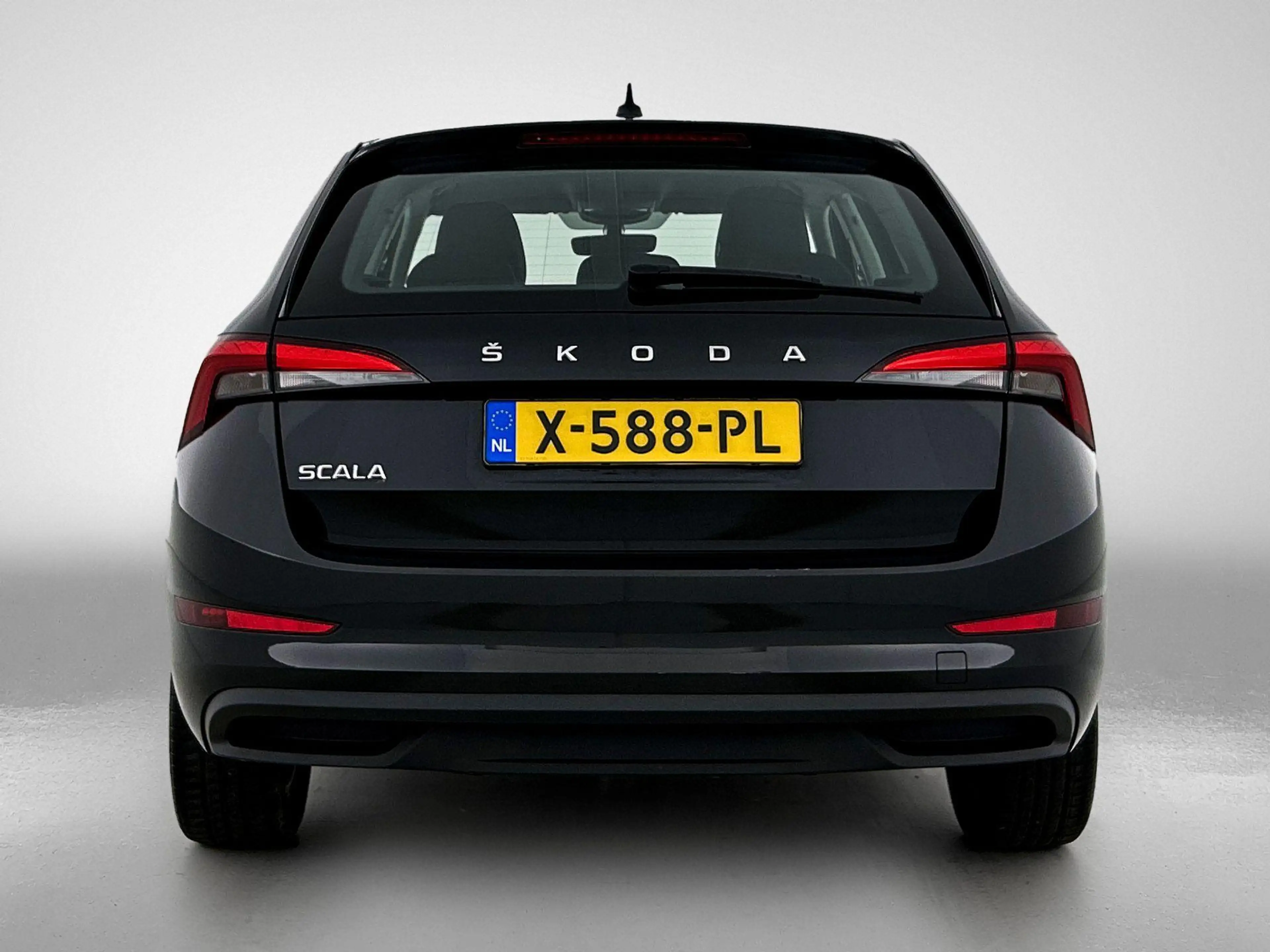Skoda Scala 1.0 TSI Ambition Metallic lak | Licht metalen velg — photo 3