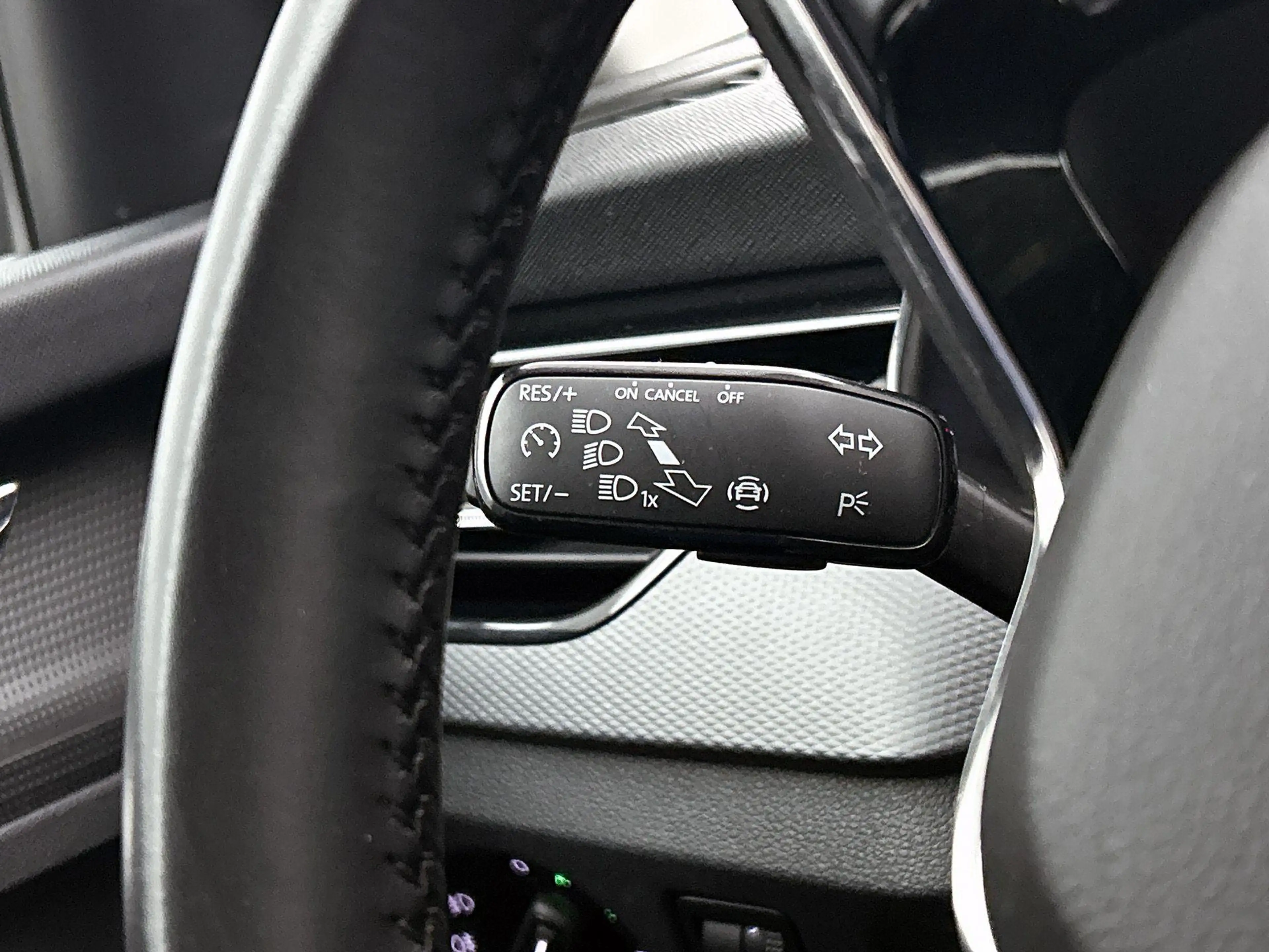 Skoda Scala 1.0 TSI Ambition Metallic lak | Licht metalen velg — photo 6