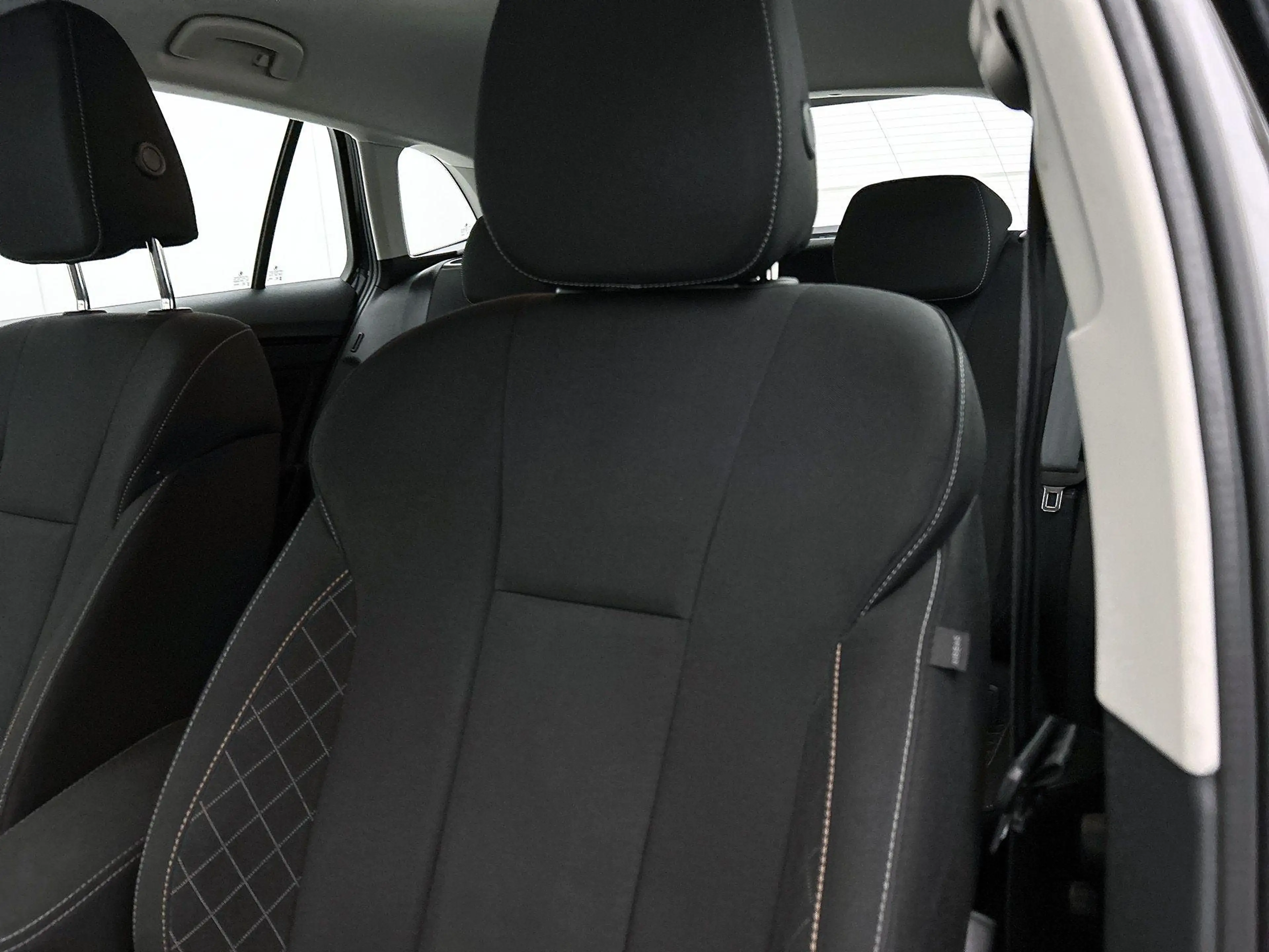 Skoda Scala 1.0 TSI Ambition Metallic lak | Licht metalen velg — photo 14