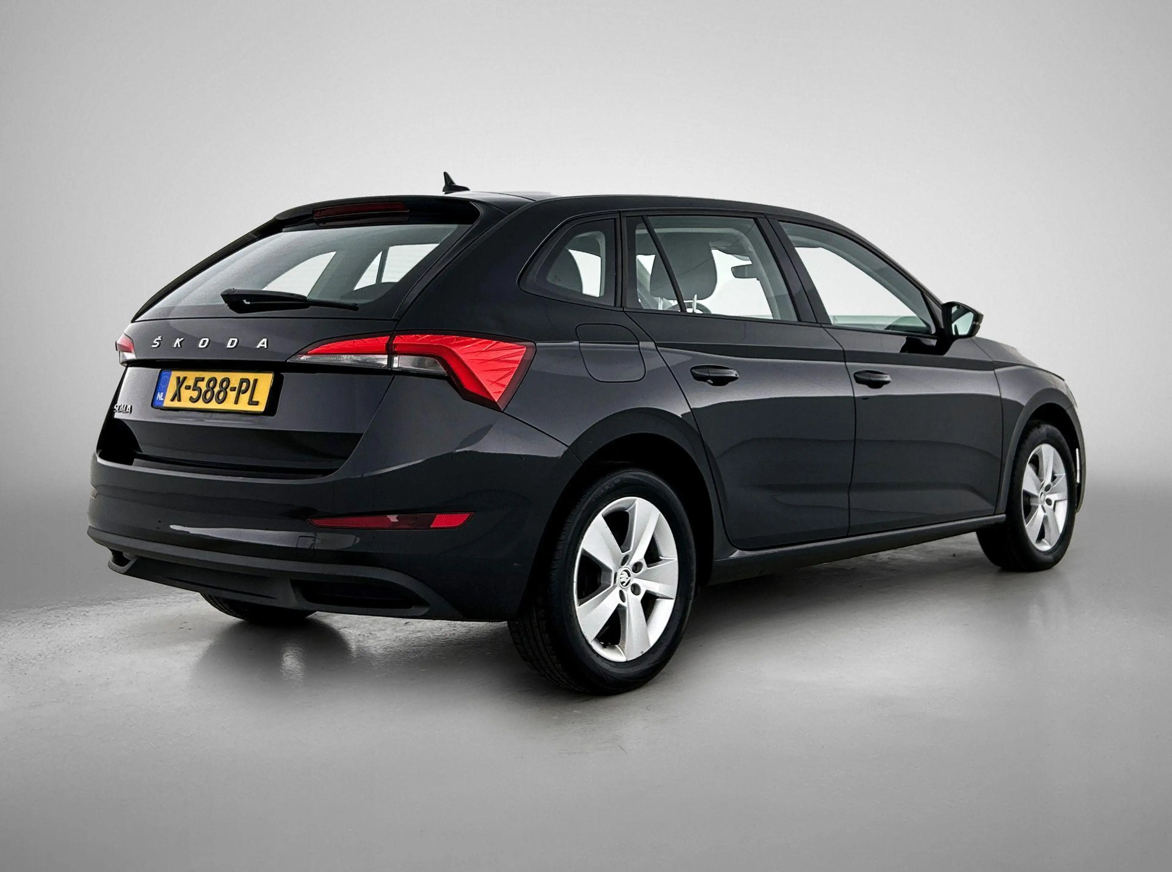 Skoda Scala 1.0 TSI Ambition Metallic lak | Licht metalen velg — photo 4