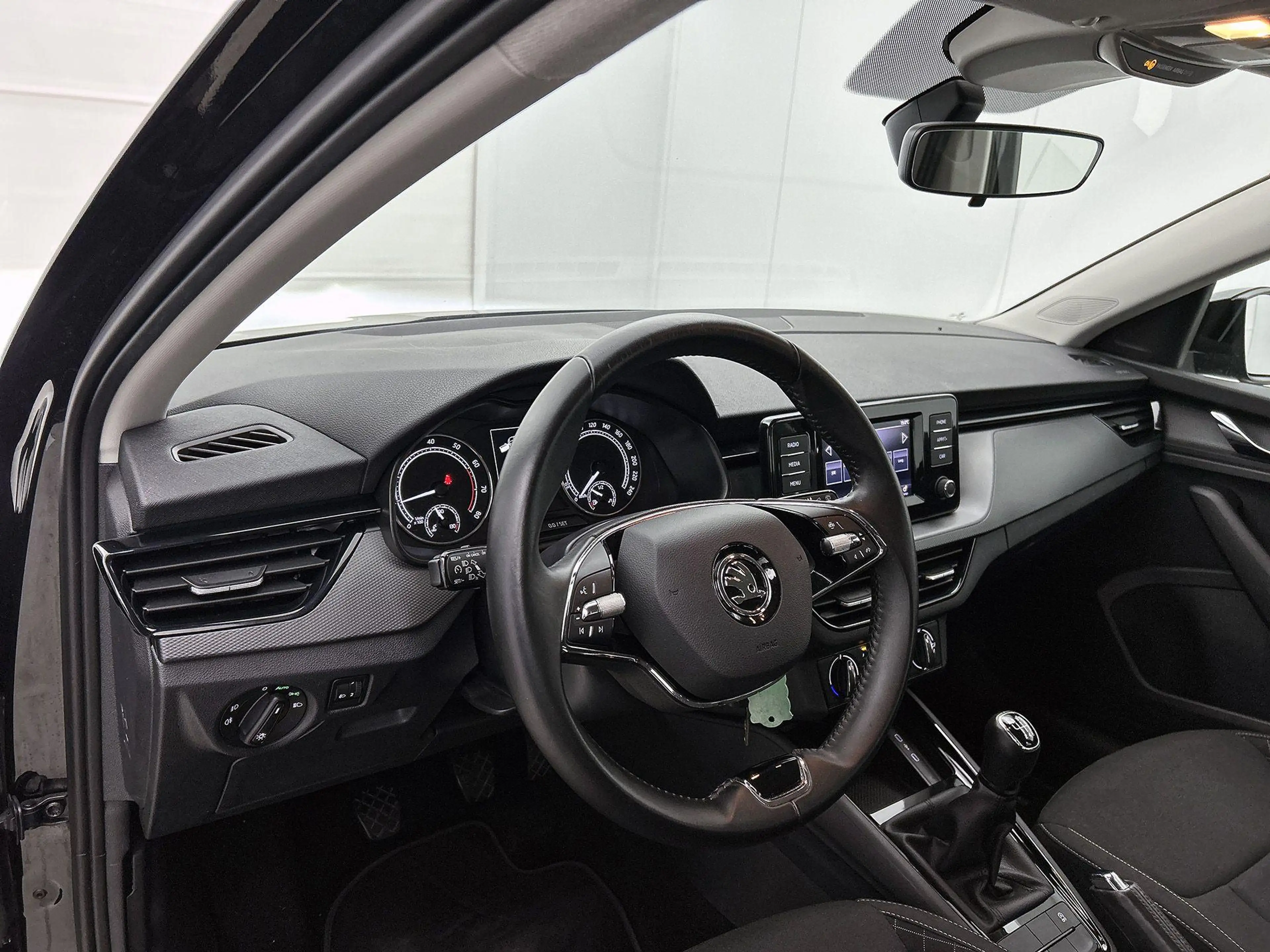 Skoda Scala 1.0 TSI Ambition Metallic lak | Licht metalen velg — photo 11