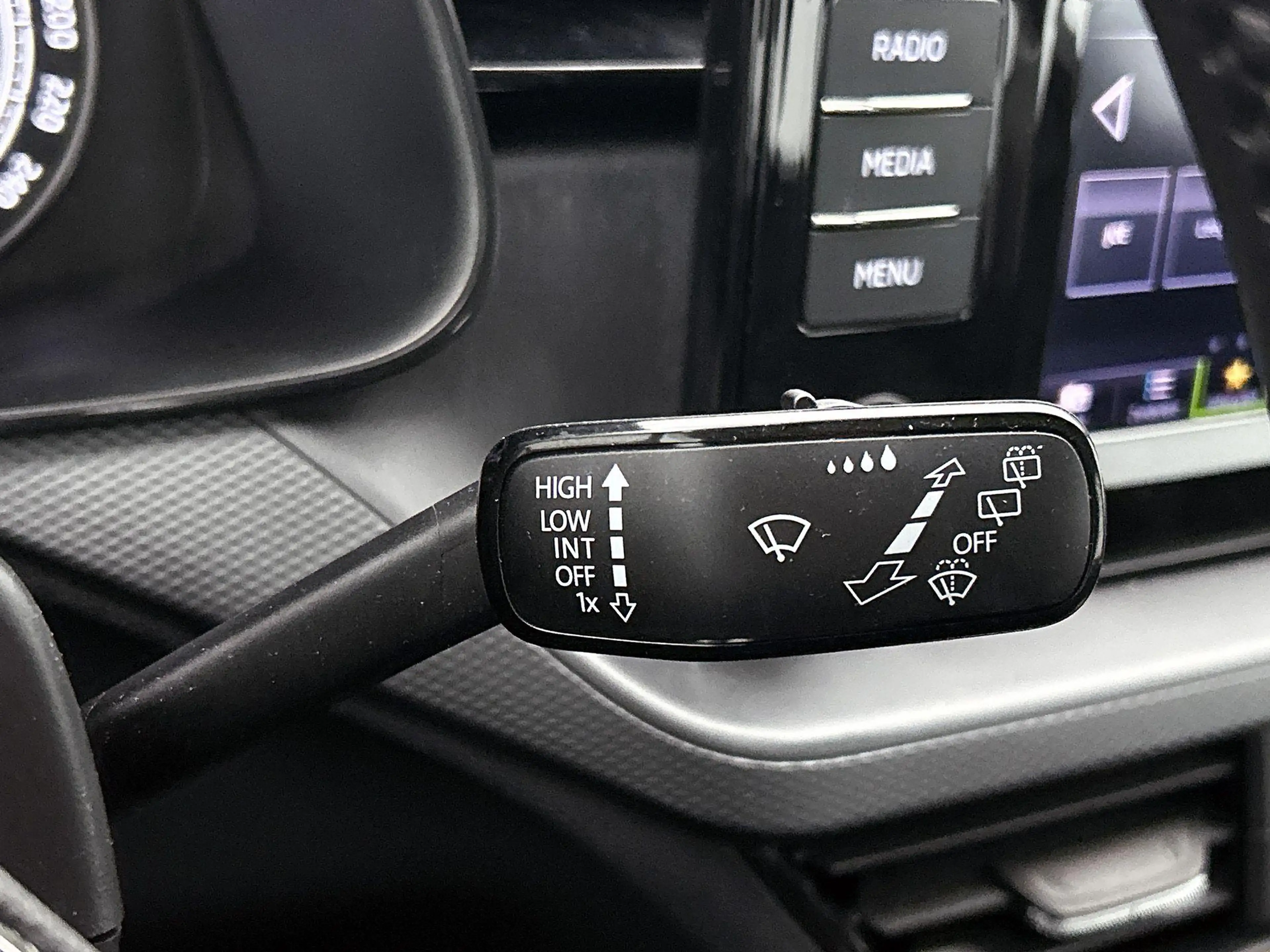 Skoda Scala 1.0 TSI Ambition Metallic lak | Licht metalen velg — photo 8