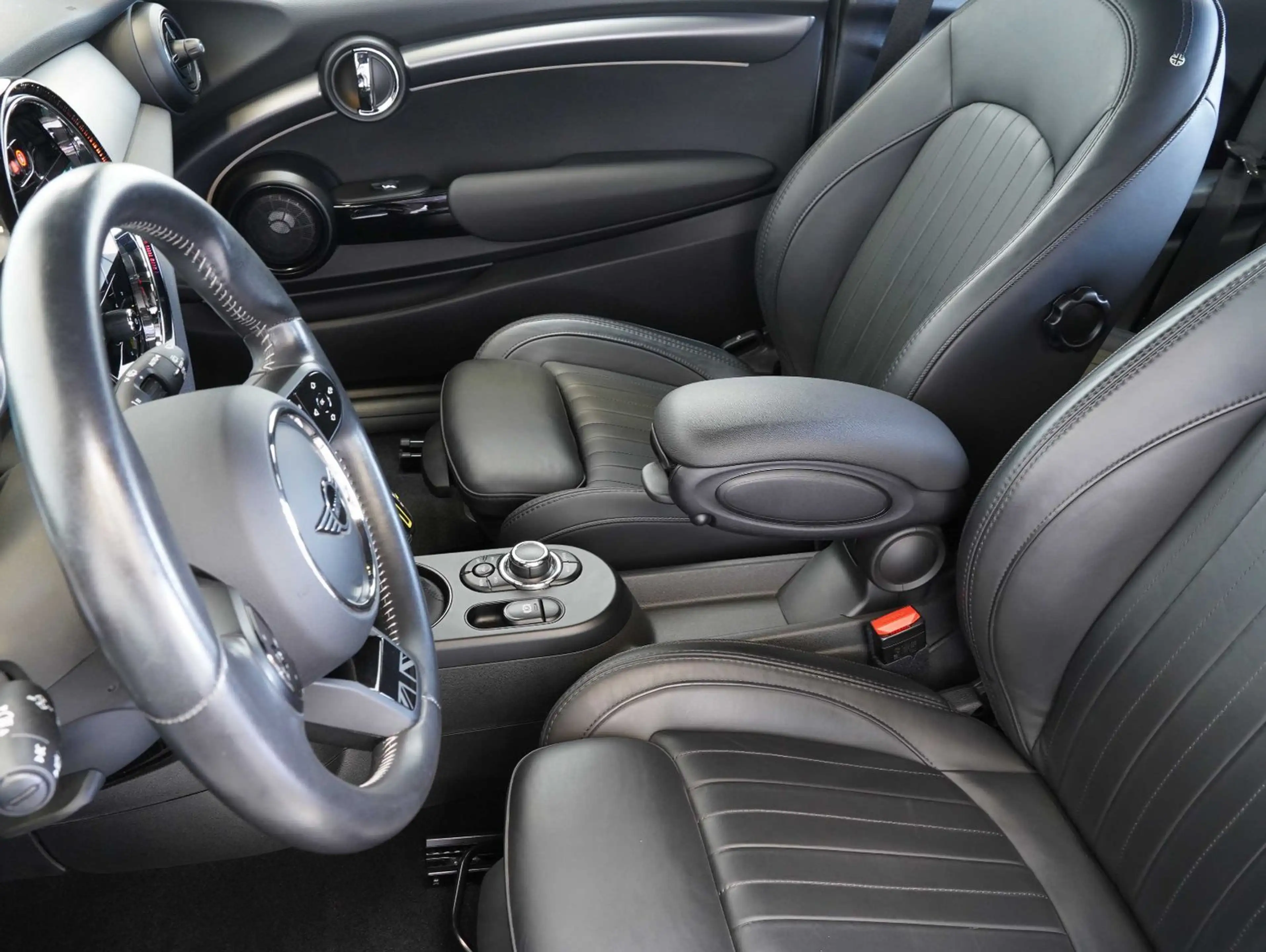 MINI Cooper SE Yours Trim LED/KEYLESS/HEADUP/LEDER — photo 5