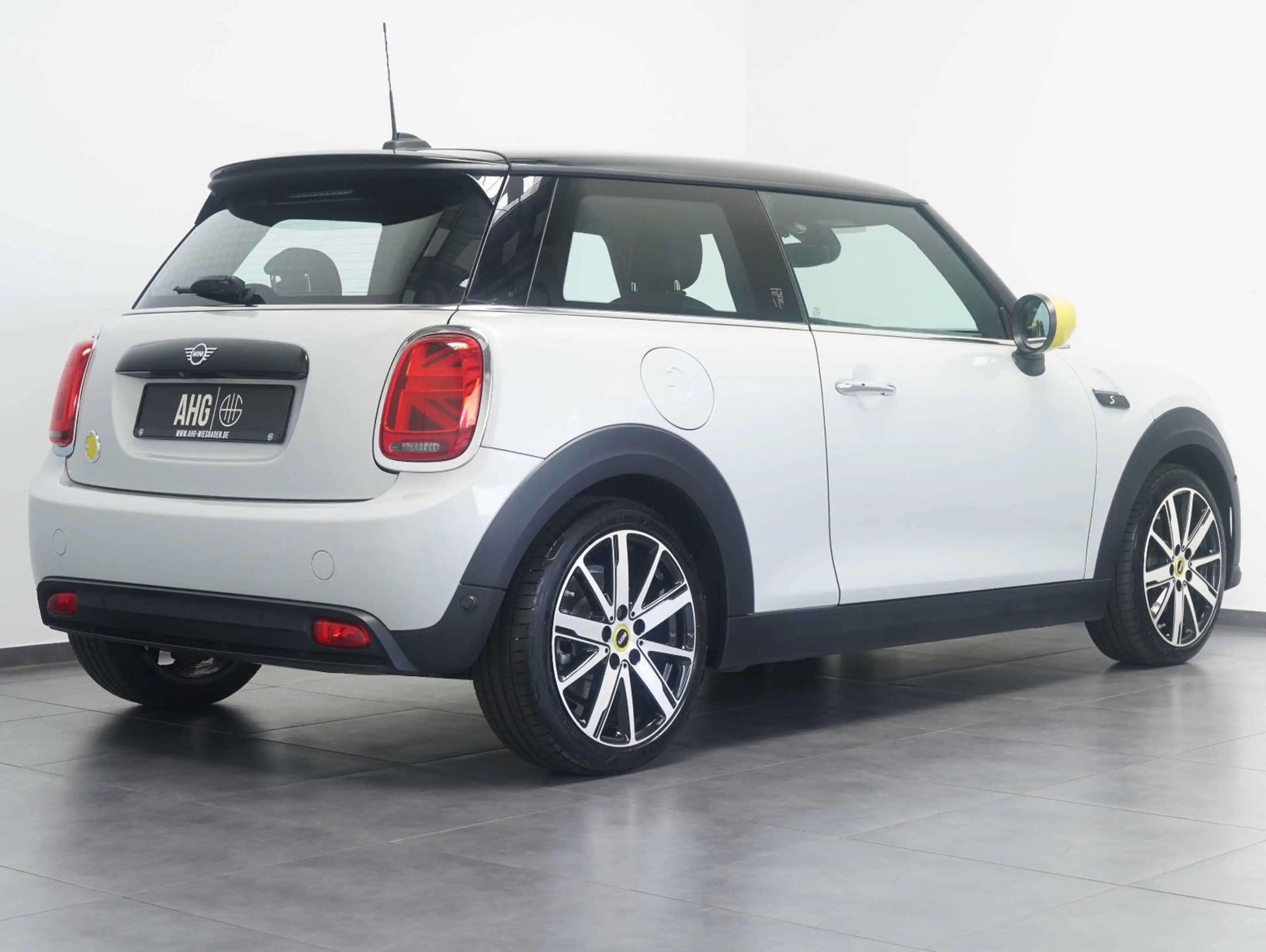 MINI Cooper SE Yours Trim LED/KEYLESS/HEADUP/LEDER — photo 4