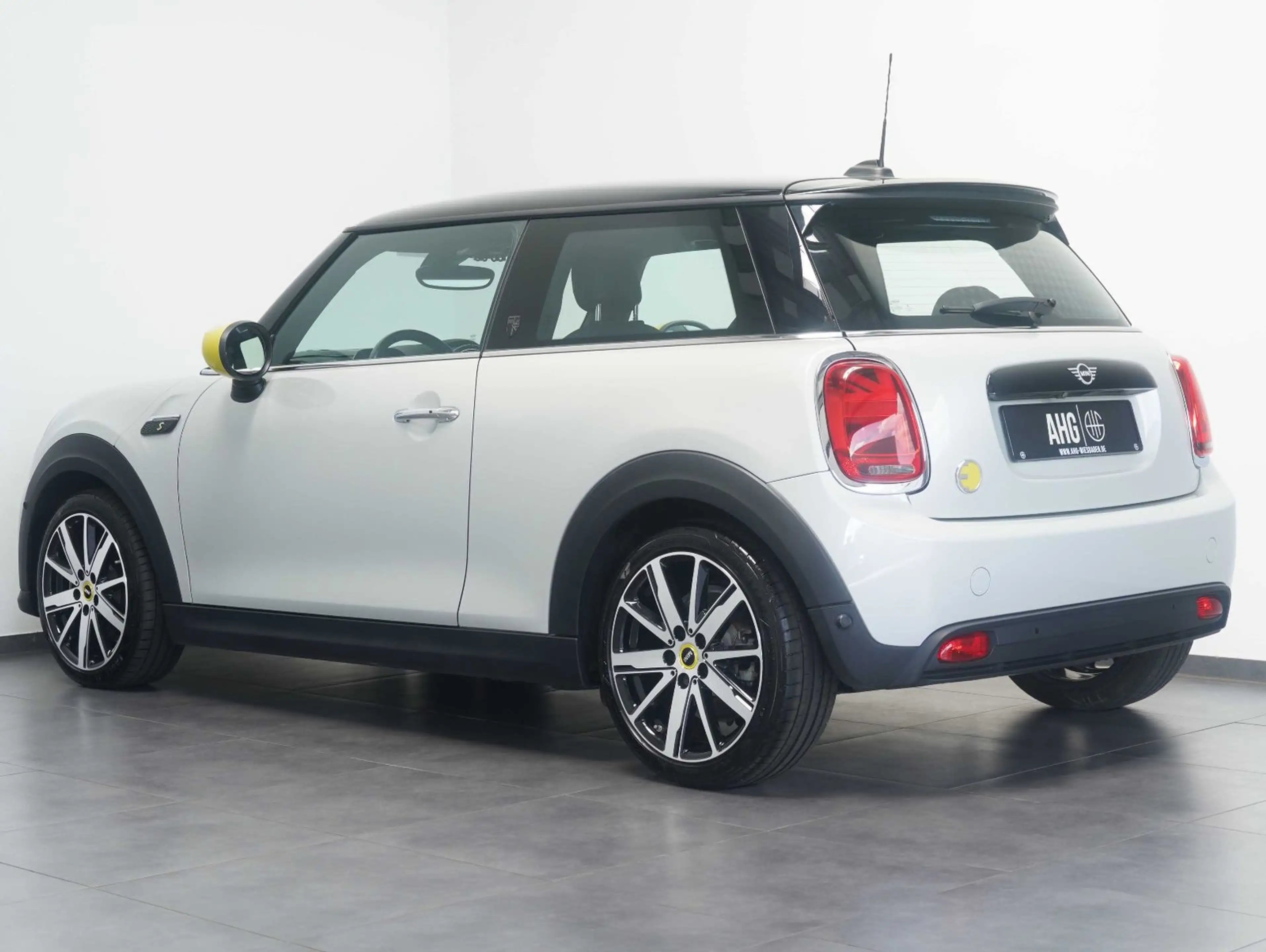 MINI Cooper SE Yours Trim LED/KEYLESS/HEADUP/LEDER — photo 3