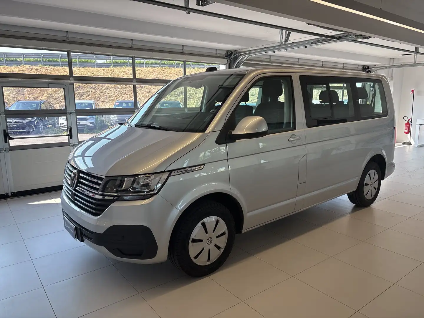 Volkswagen T6.1 Caravelle Caravelle 2.0 TDI 150CV DSG PC Comfortline Silber - 1