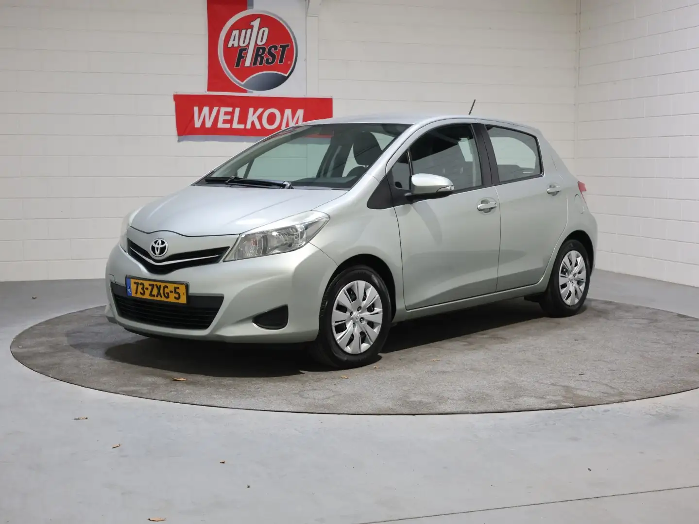 Toyota Yaris 1.0 VVT-i Aspiration, 5Drs. NL, Airco, Navigatie, Grey - 1