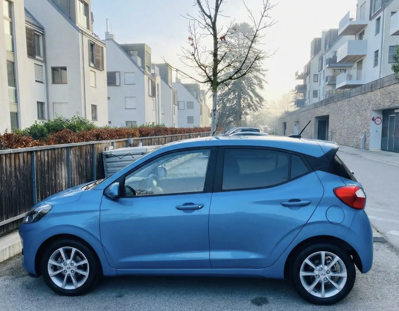 Hyundai i10 i10 1,0 Edition 30 Plus Edition 30 Plus Blau - 1