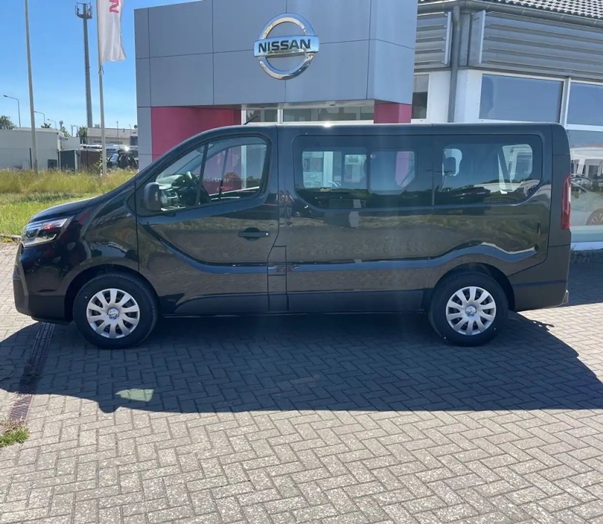 Nissan NV300 Kombi9 L1H1 2,8t dci150 N-Connecta Negru - 2