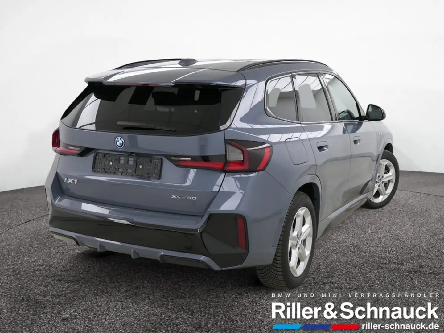 BMW iX1 xDrive30 M Sport PANO+HUD+ACC+360°KAM Grau - 2