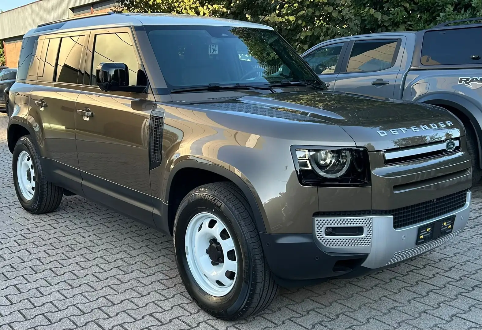 Land Rover Defender Defender 110 3.0D I6 200 CV AWD Auto S Braun - 1