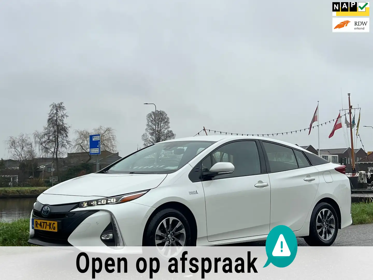 Toyota Prius 1.8 Plug-in VOL OPTIES! Bílá - 1