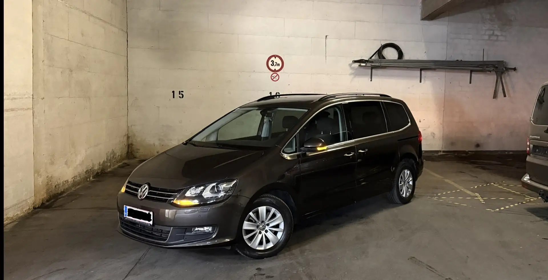 Volkswagen Sharan Business BMT SCR 2,0 TDI Braun - 2