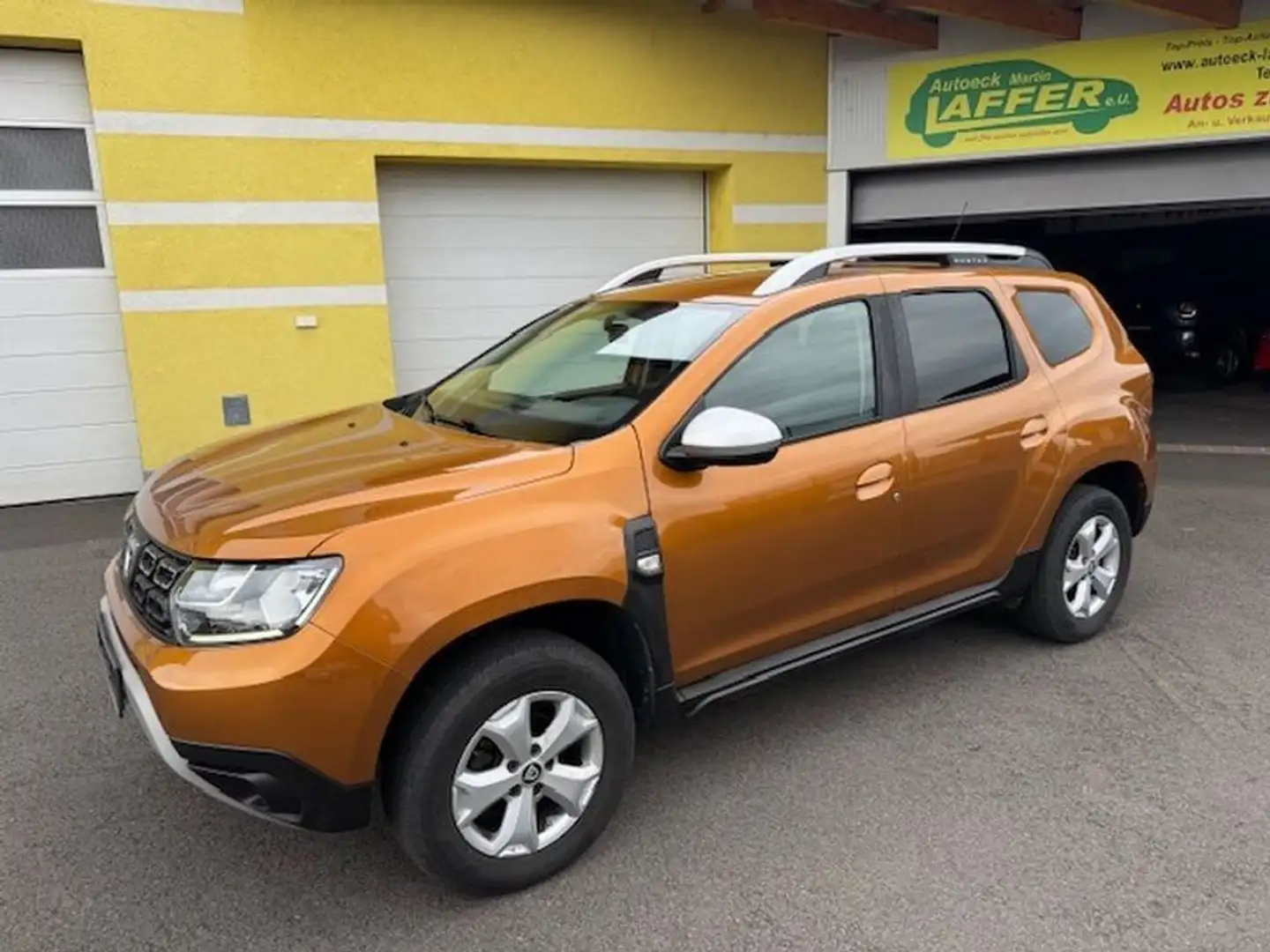 Dacia Duster 1.6 Comfort 2WD - nur 57900km TOP! Orange - 1