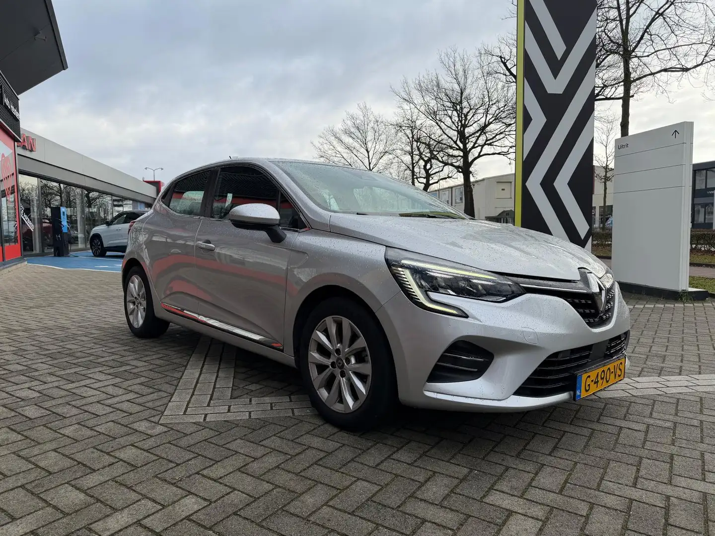 Renault Clio 100 TCe Intens | DEALERONDERHOUDEN | 1E EIGENAAR | Gris - 2