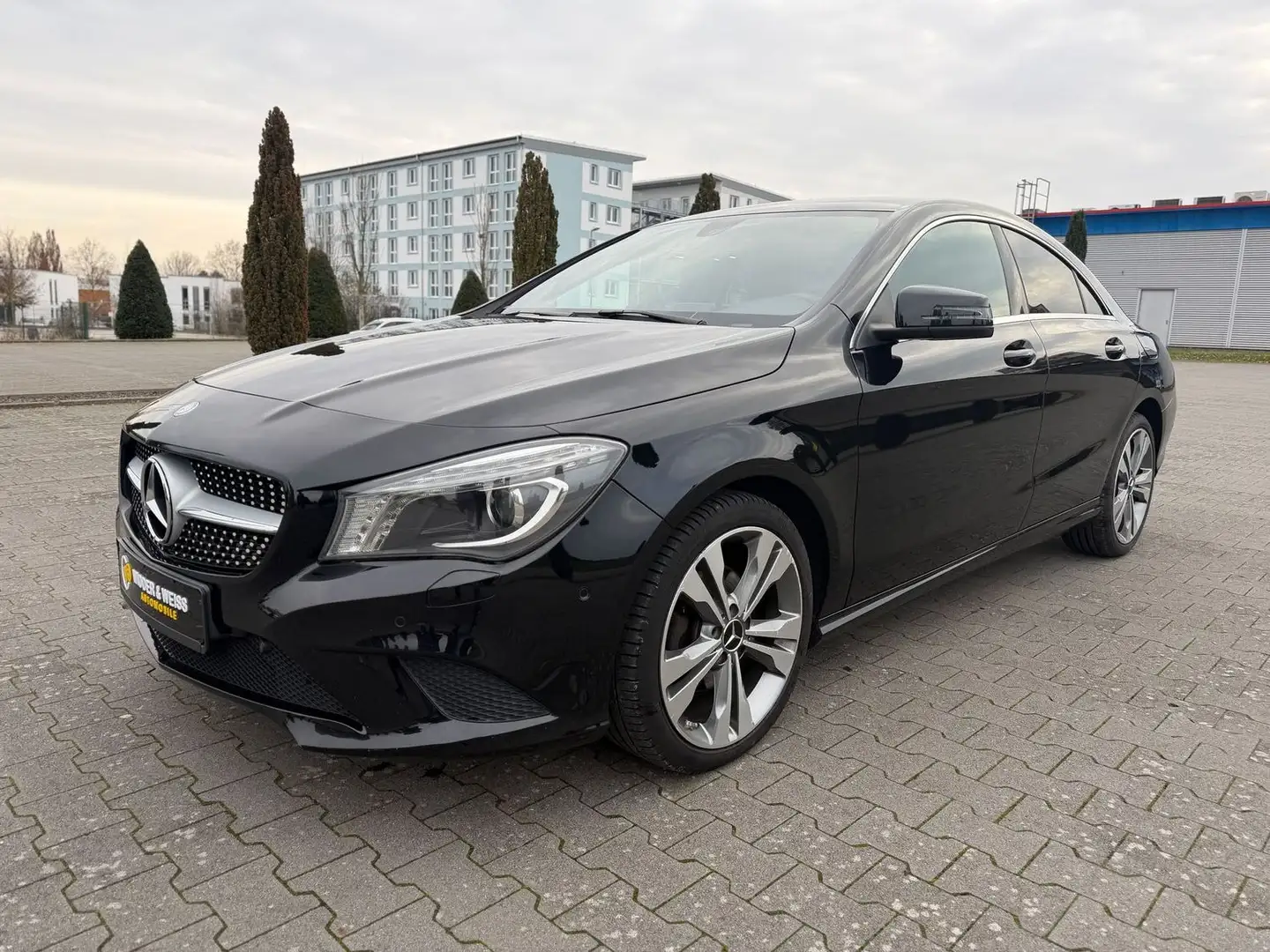 Mercedes-Benz CLA 200 Urban AUTOMATIK/NAVI/XENON/LEDER/KAMERA Schwarz - 1