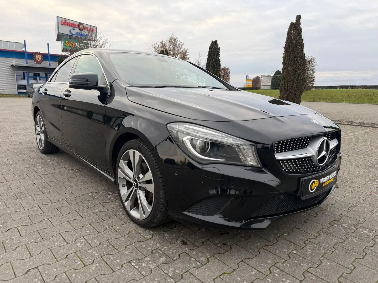 Mercedes-Benz CLA 200 Urban AUTOMATIK/NAVI/XENON/LEDER/KAMERA Schwarz - 2