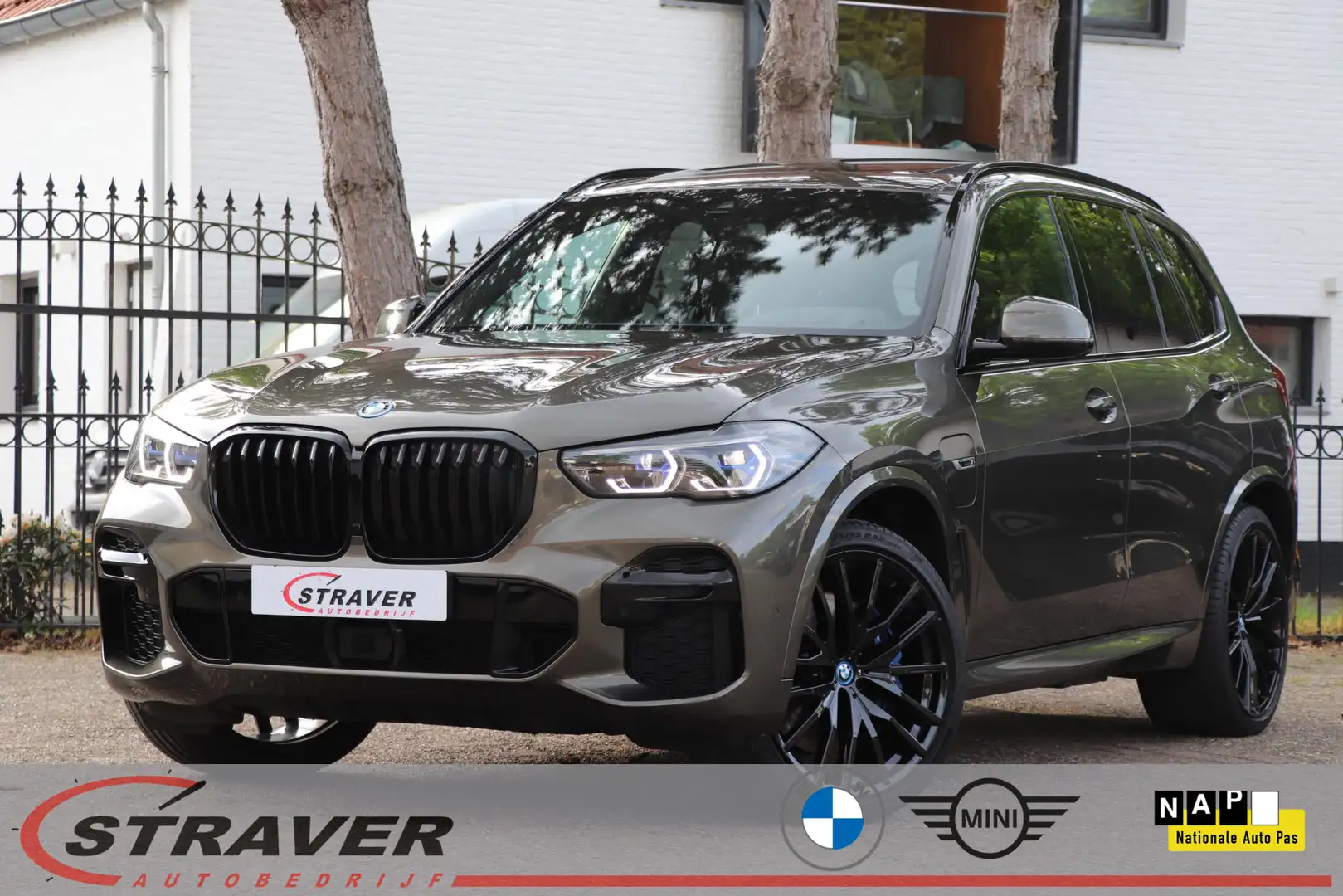 BMW X5 xDrive45e High Executive |Skylounge |Manhatten |Gl Verde - 1