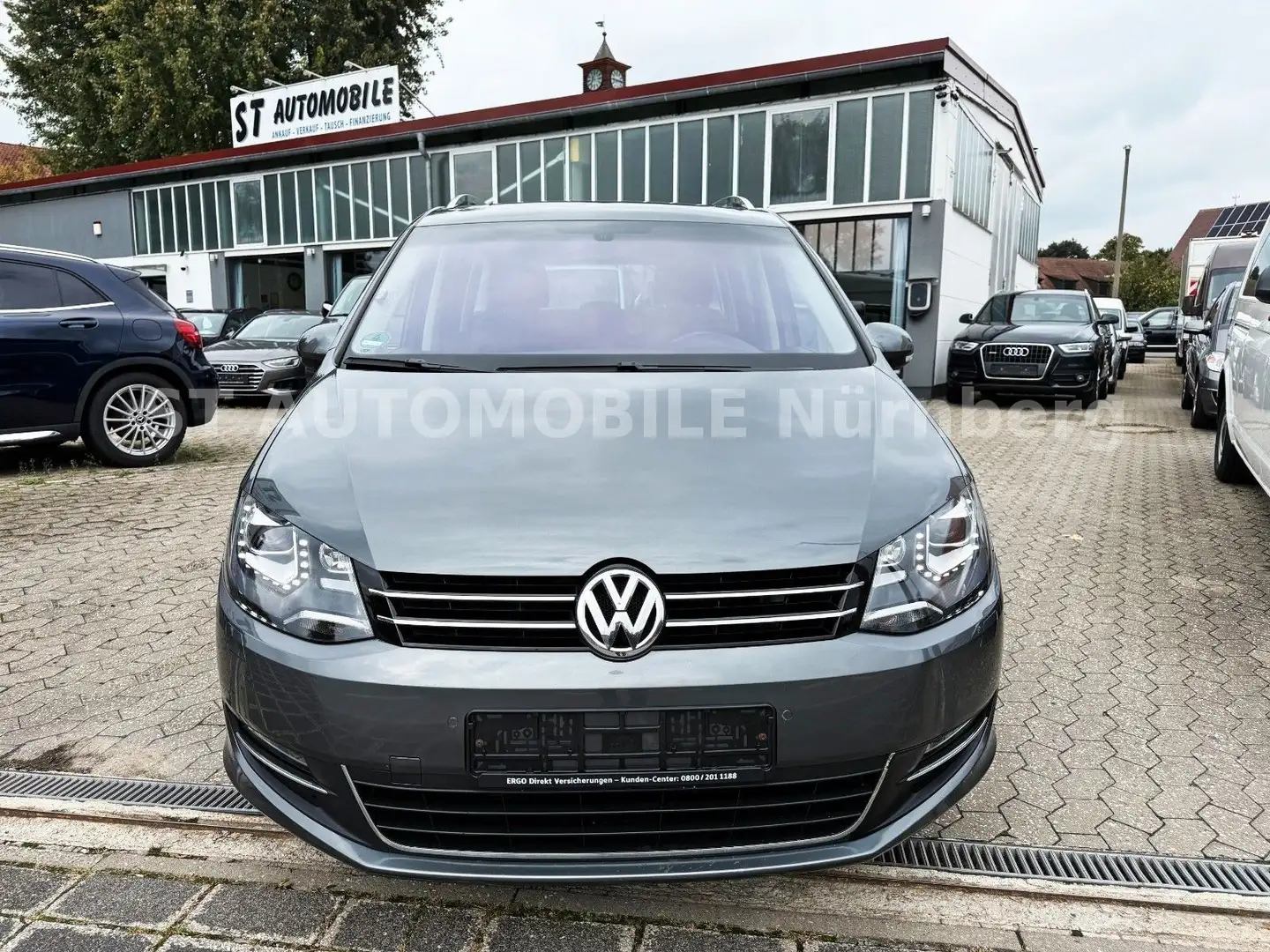 Volkswagen Sharan 2.0 TDI DSG BMT Highline*7SITZ*PANORAMA* Grau - 2