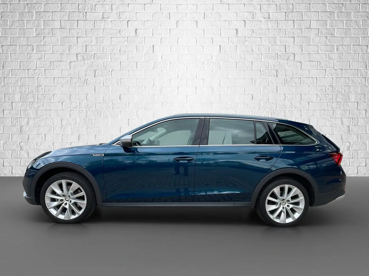Skoda Octavia Combi 2.0 TDI DSG 4x4-Scout Standh. AHK Bleu - 2