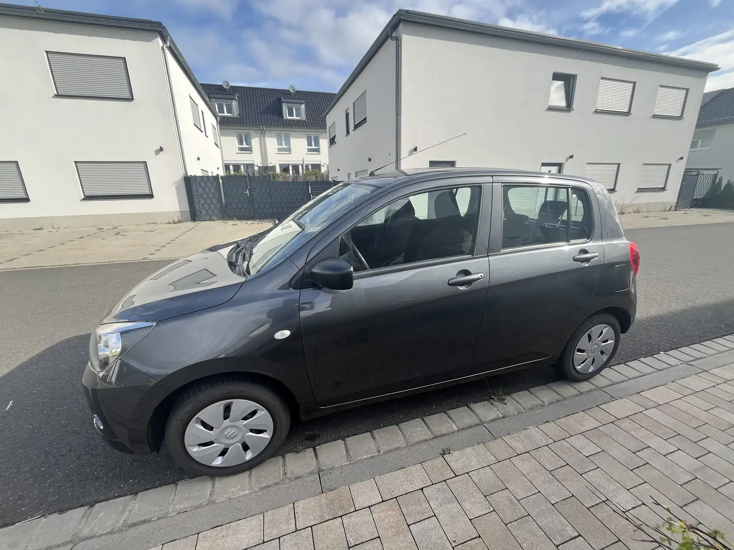 Suzuki Celerio 1.0 - guter Zustand/TÜV 06/2026/Automatik - 2