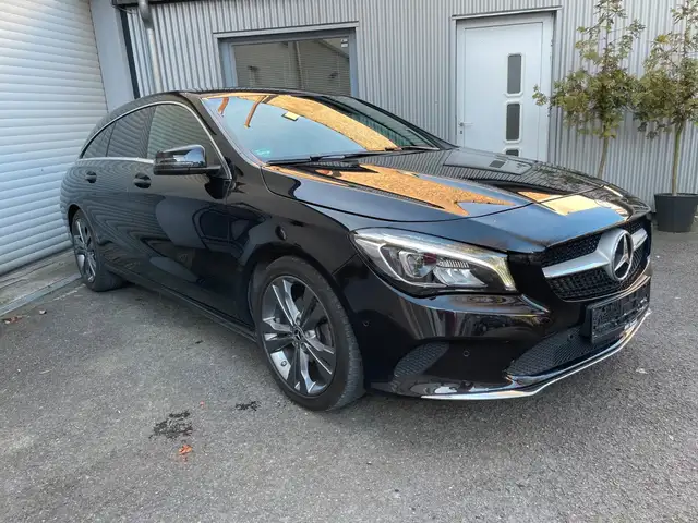 Mercedes-Benz CLA 180 Urban Navi Leder LED PDC