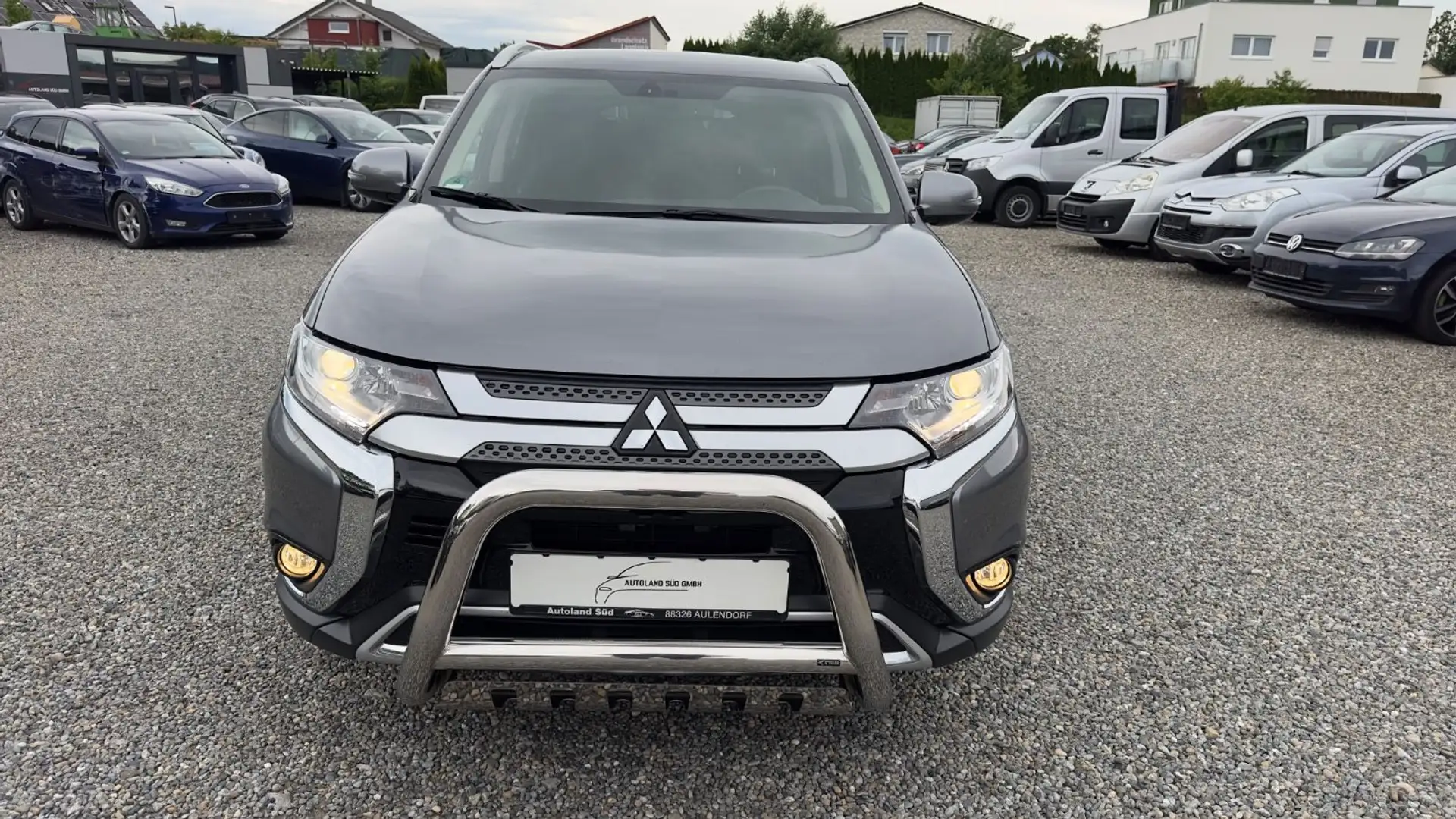 Mitsubishi Outlander 2.0 Diamant  Automatik Navi Kamera Grau - 2