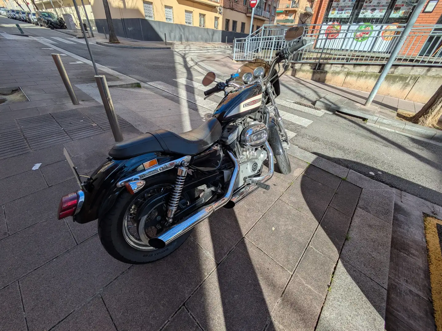 Harley-Davidson XL 1200 Roadster Negro - 2