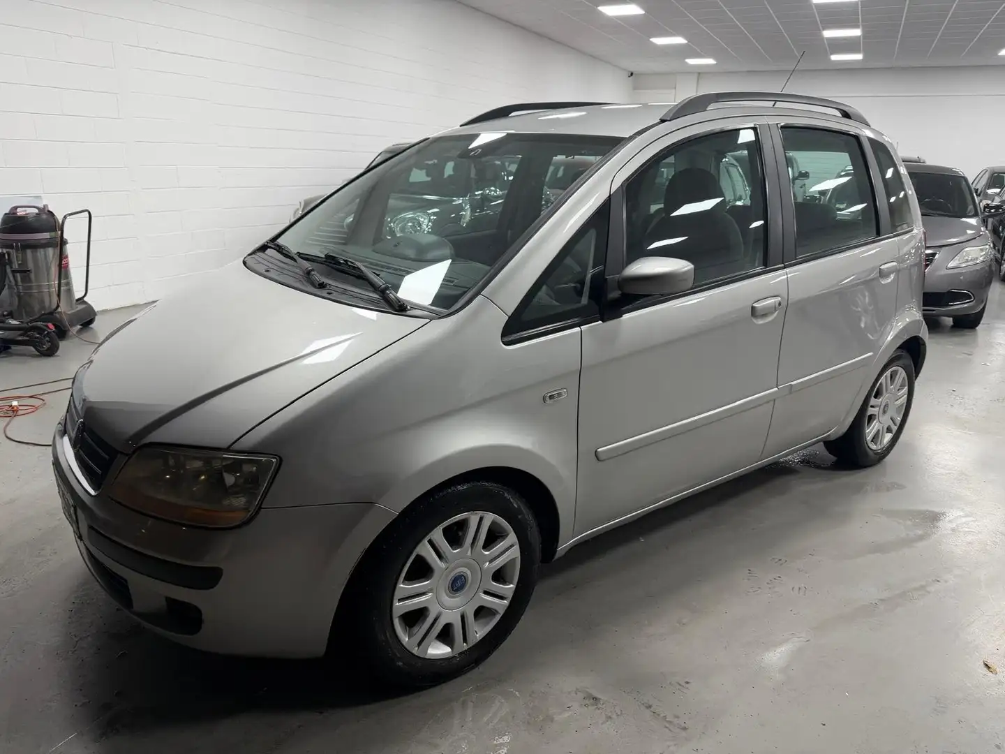 Fiat Idea Idea 1.3 mjt 16v Dynamic Grau - 2