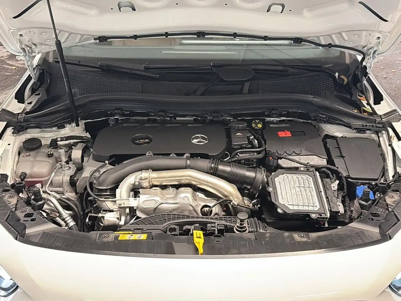 Mercedes-Benz GLA снимка Mercedes-Benz GLA